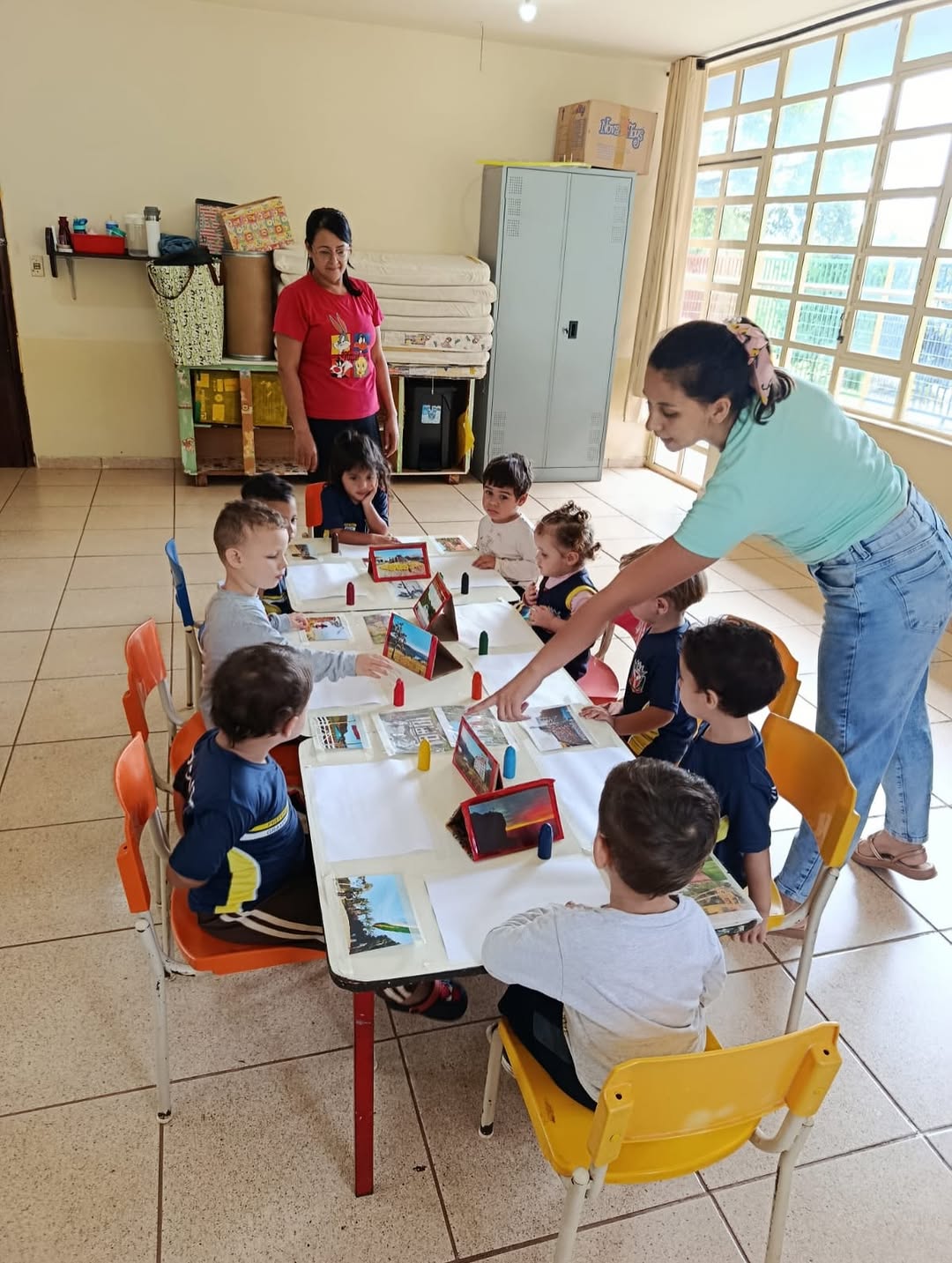 Alunos do CMEI Criança Feliz realizaram uma homenagem ao aniversário de Grandes Rios