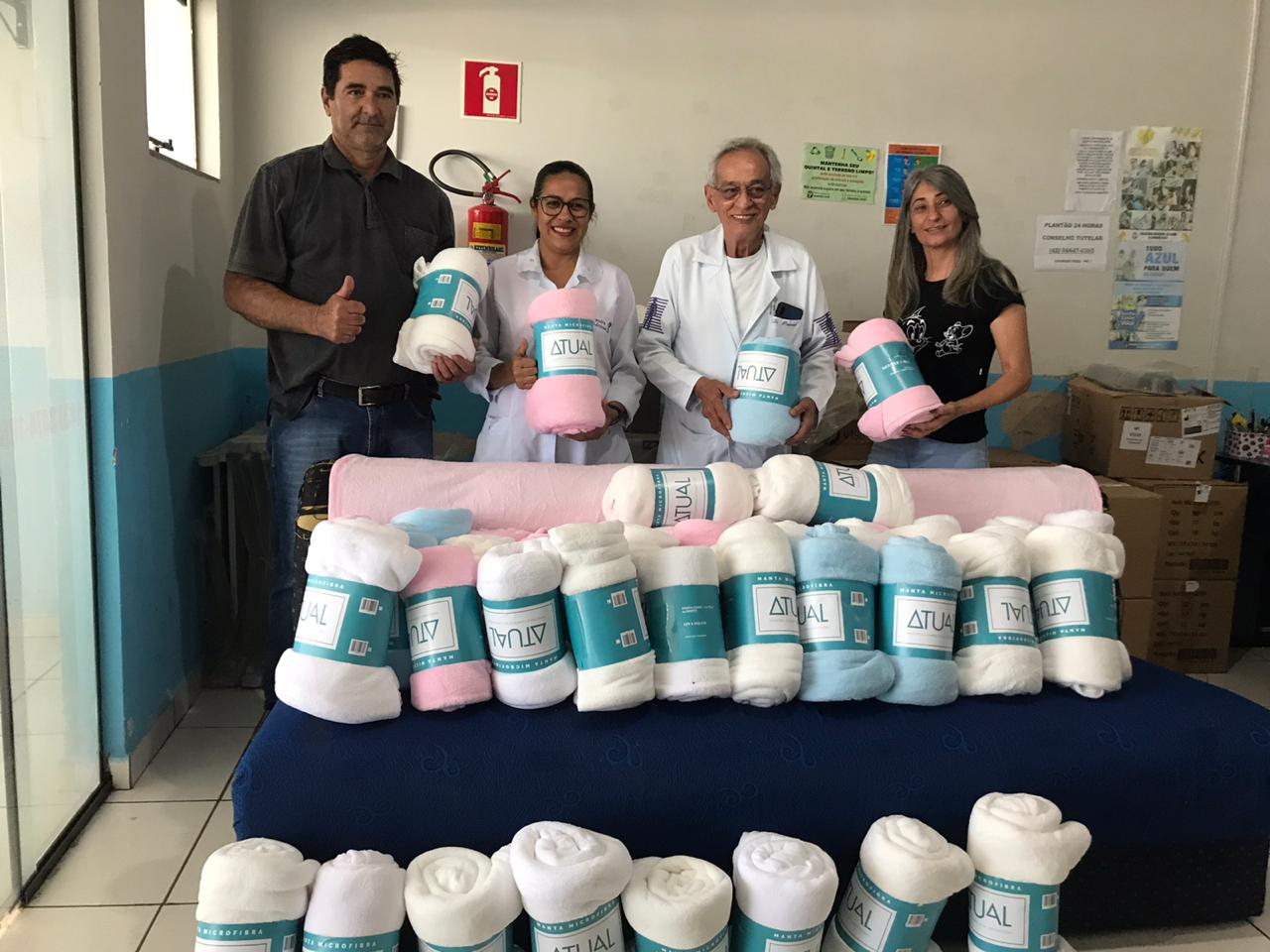 Prefeitura de Grandes Rios entrega ao Hospital Municipal Mantas, Lençóis e Uniformes Privativos para técnicos de enfermagem e enfermeiros