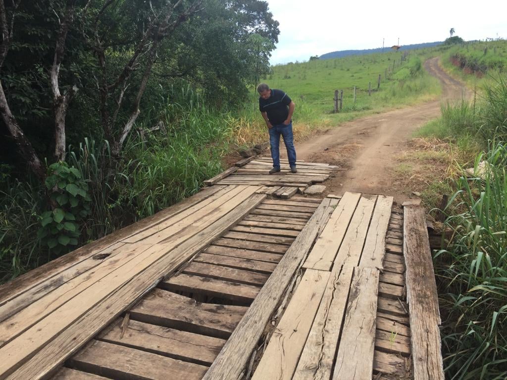 Prefeito Antonio Ribeiro da Silva, visitou hoje (11/02), algumas localidades do município afim de avaliar medidas de desenvolvimento para Grandes Rios