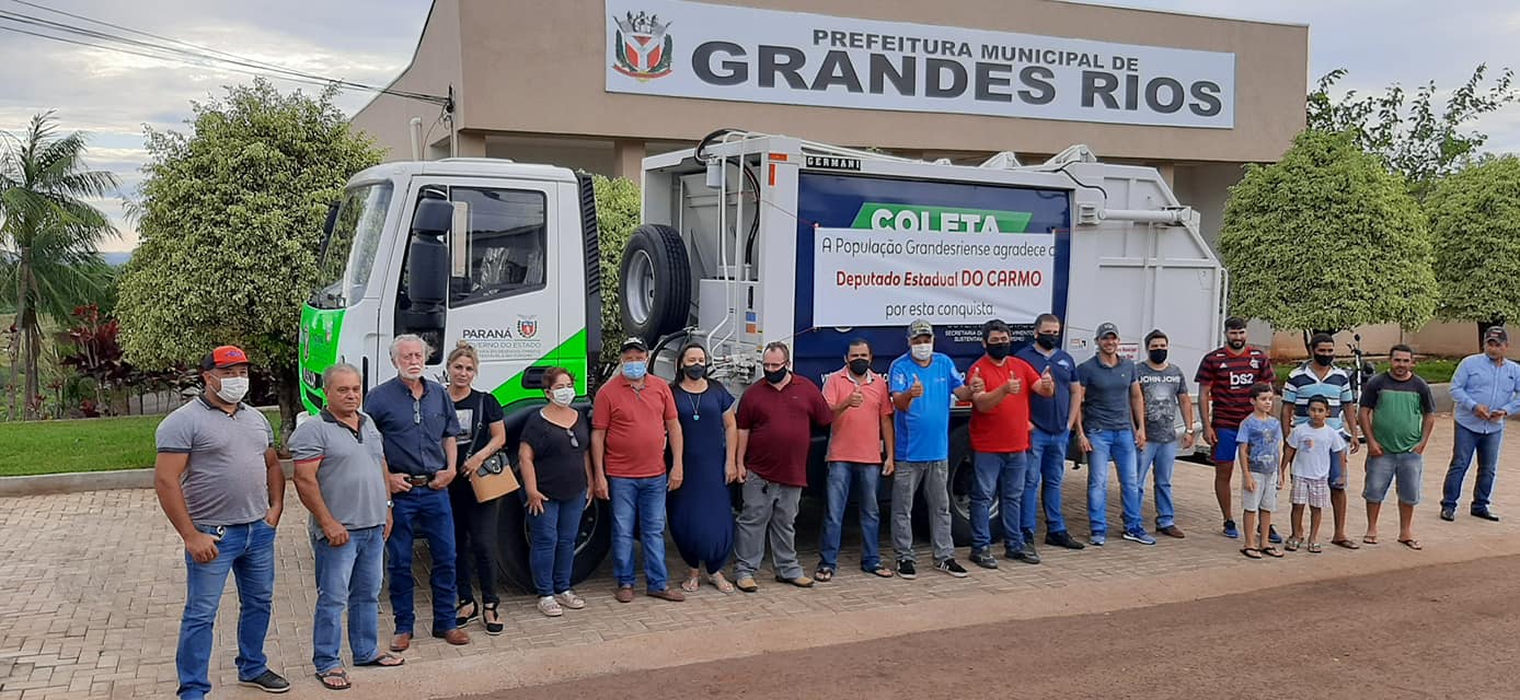 PREFEITURA RECEBE CAMINHÃO COMPACTADOR DE LIXO