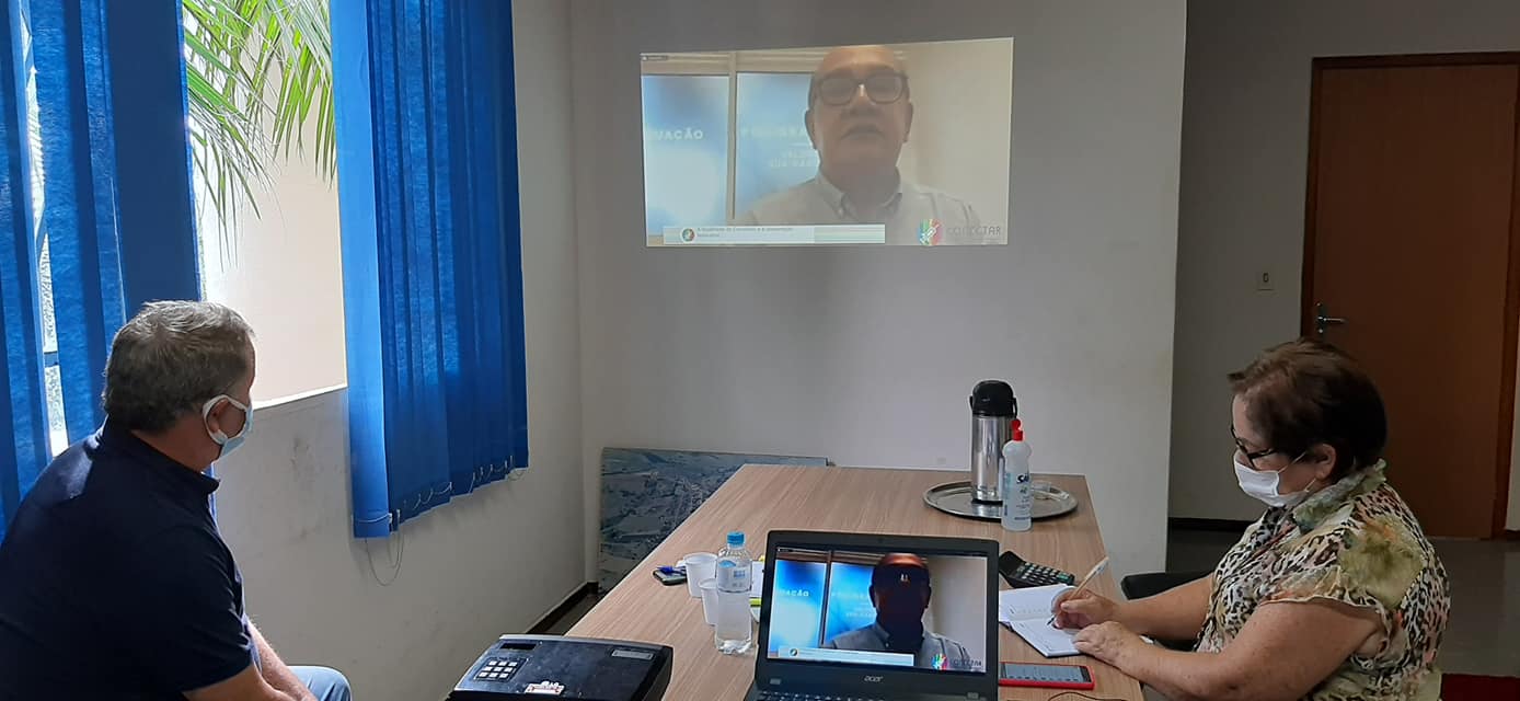 Prefeito Toninho do Café e a Secretária Municipal de Saúde acompanharam a videoconferência da Assembleia do Consórcio Nacional para compras de Vacinas