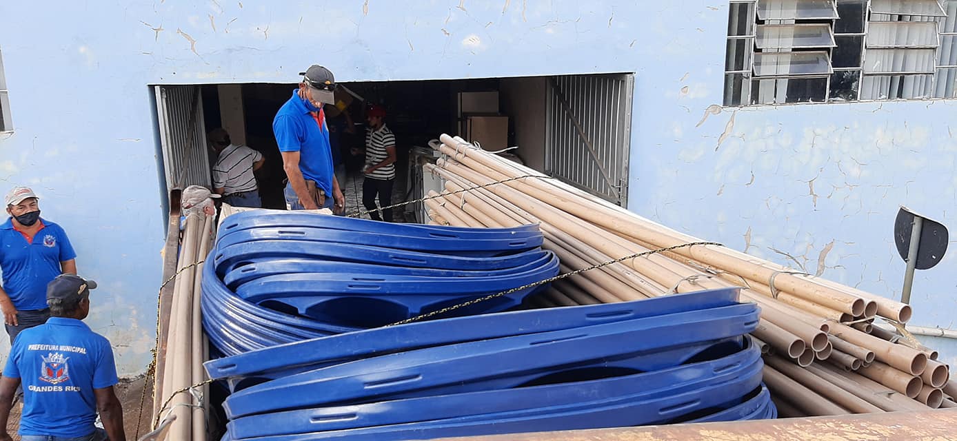 Prefeitura de Grandes Rios inicia a distribuição de 30 kits de caixas d’água através do Programa Água Boa