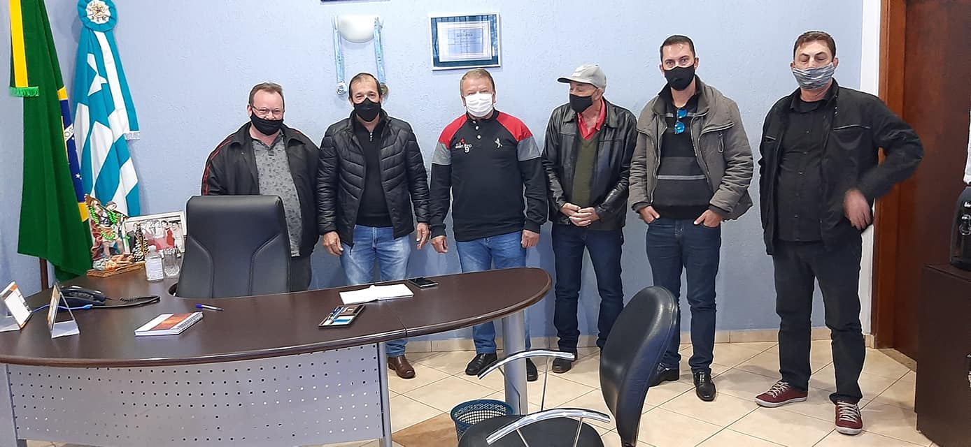 Em reunião com prefeitos da região,  Prefeito Toninho do Café busca troca de experiências e discute idéias para infraestrutura, turismo e gestão