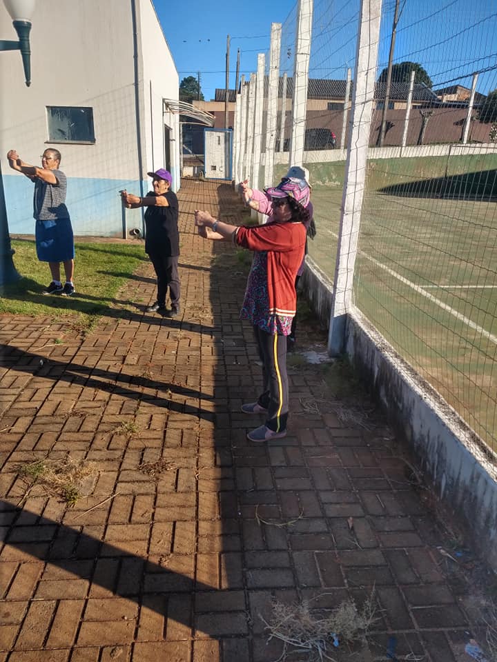 Ginástica Laboral com o grupo da terceira idade