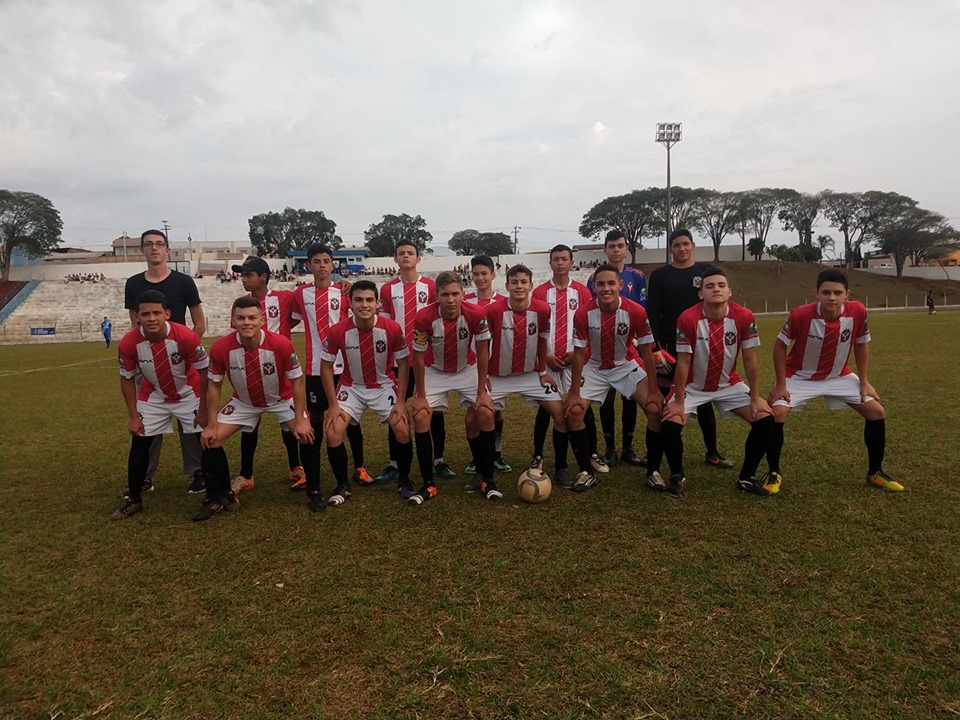 Grupo de treinamento esportivo sub 17 garante vaga nas semifinais dos jogos Bom de Bola