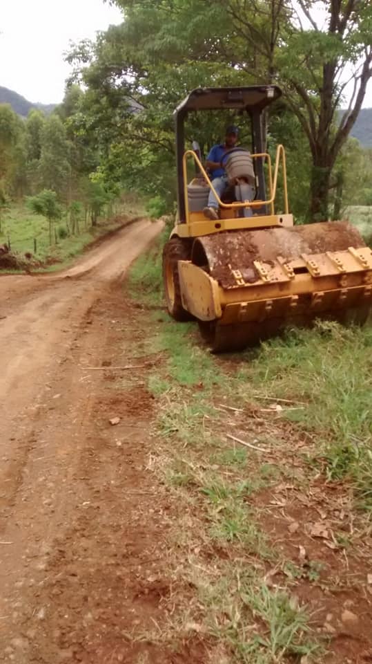 Revitalização de estrada no Bairro Ponte Nova de Grandes Rios