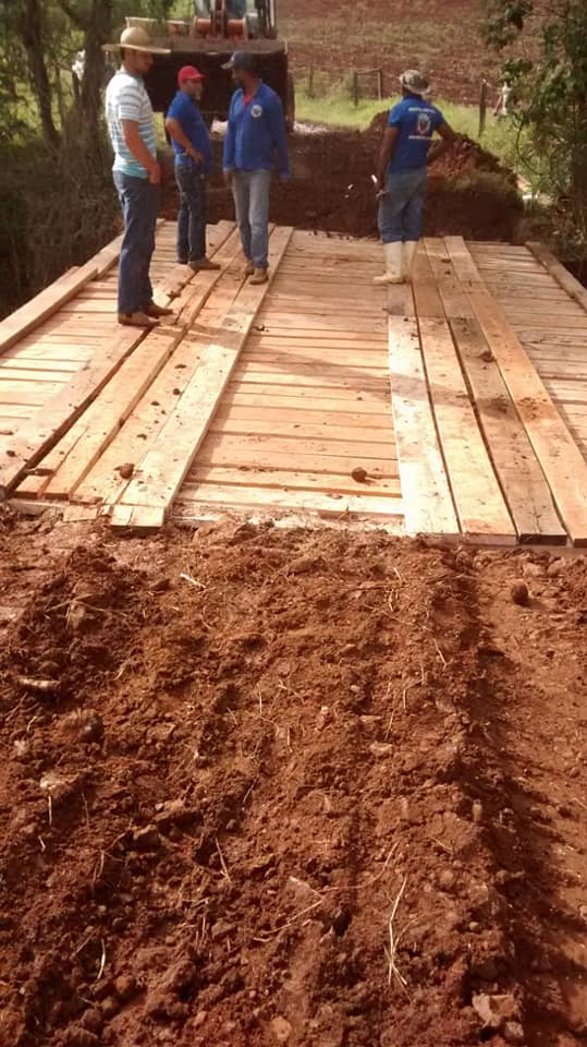 Prefeitura de Grandes Rios finaliza construção de ponte no Elias,Rio Branco
