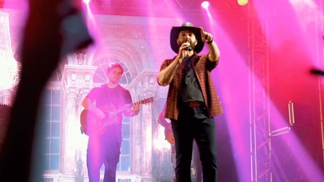 O primeiro dia do Maior Réveillon do Vale em Grandes Rios foi inesquecível! 