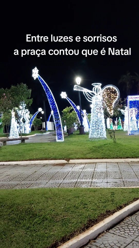 Natal chegou e iluminou cada cantinho da nossa praça